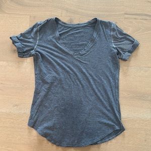 Lululemon Casual V-Neck Tee
